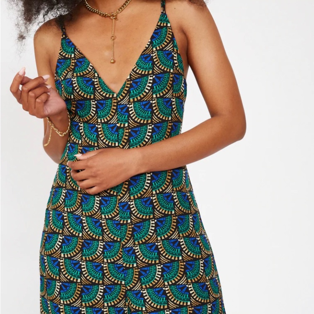Elegant Blue and Green Patterned Dress
